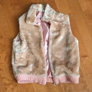 Faux fur vest with 2 side pockets